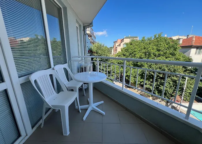 Breeze Reunion Apartment